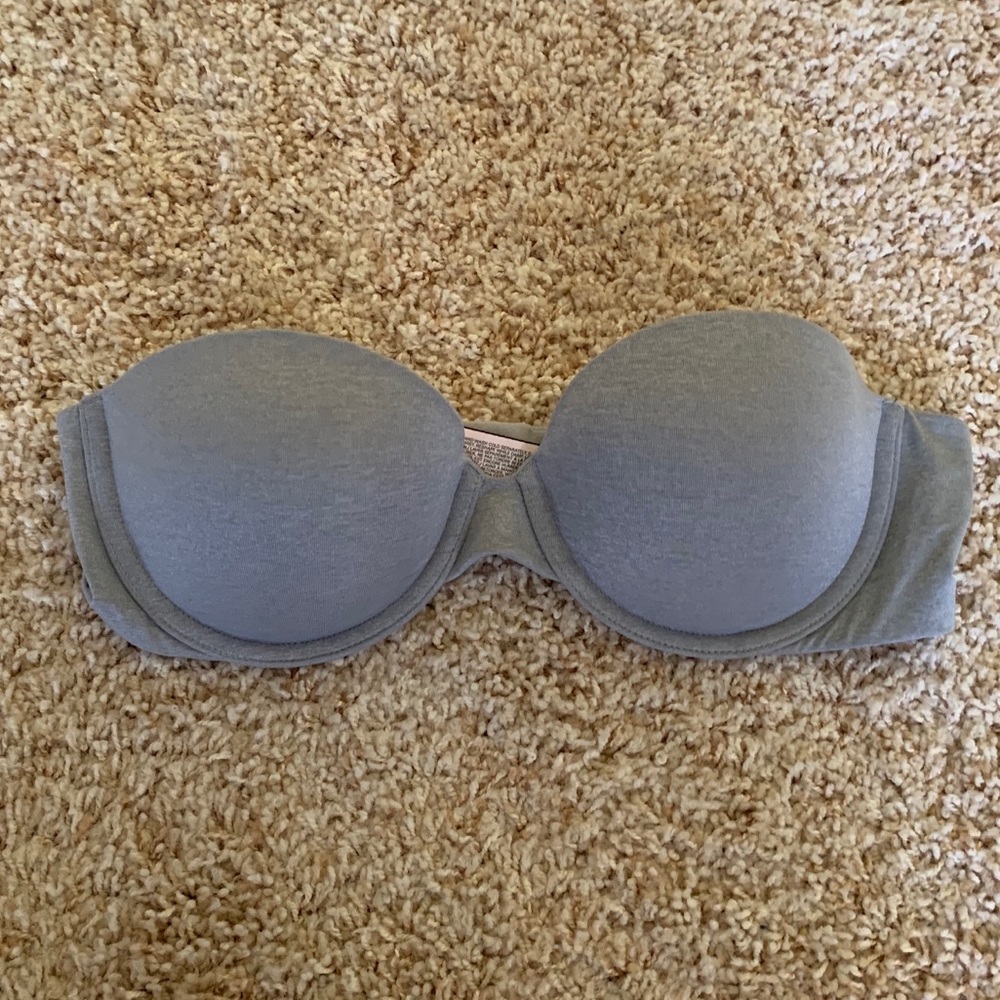 Victoria’s Secret strapless bra